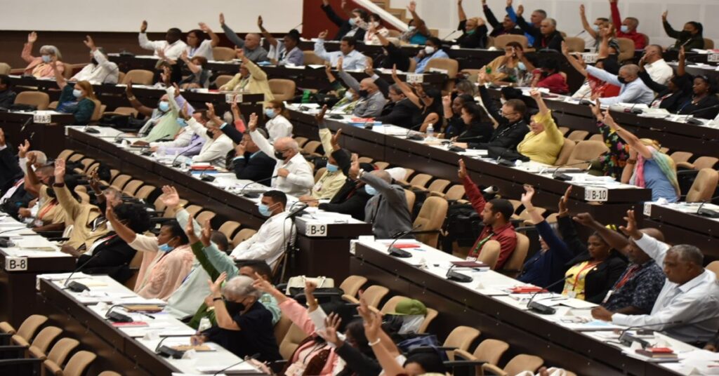 El aplauso de los indolentes