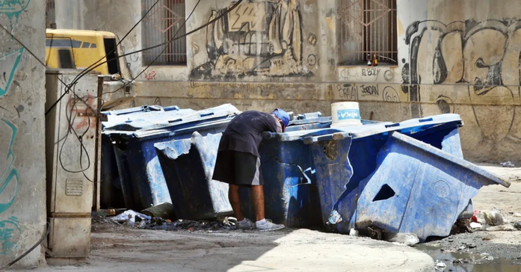 "Viviendo con lo que se puede"