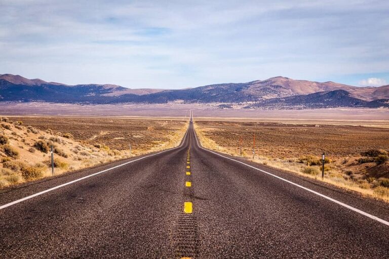 En la foto, la Ruta 50 de Estados Unidos