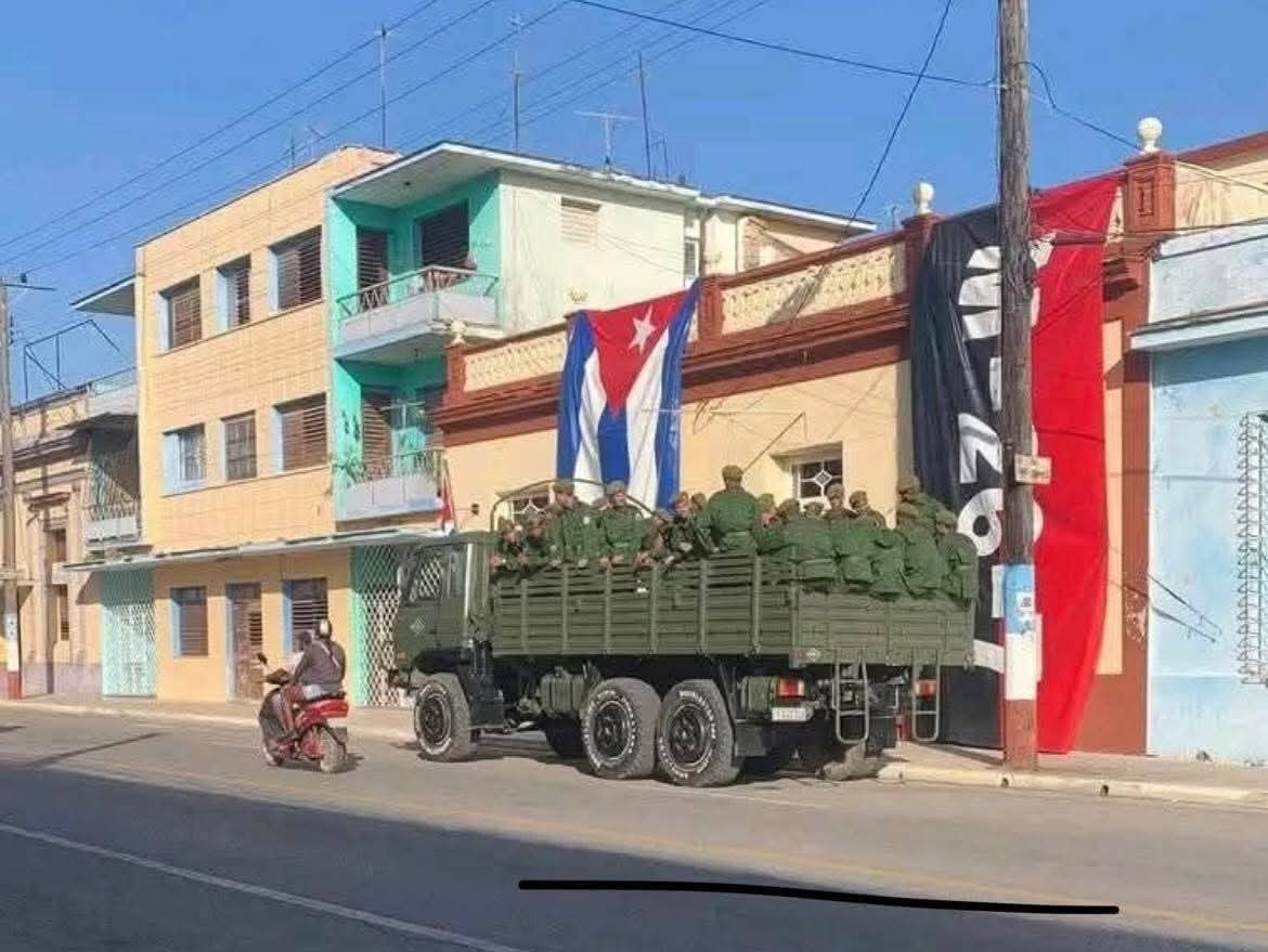 En la foto, militares en las calles de Cuba este 11 de julio