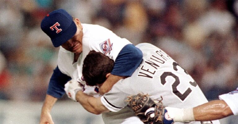 En la foto, pelea entre NOlan Ryan y Robin Ventura