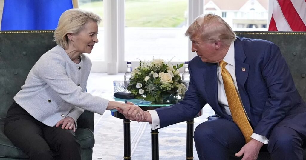 En la foto, Ursula Von der Leyen y Donald Trump