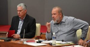 En la foto, Manuel Marrero y Miguel Díaz-Canel