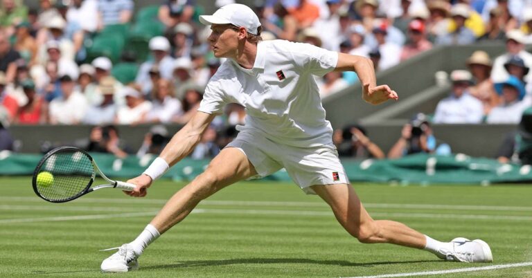 En la foto, Jannik Sinner en su partido ante Nardi