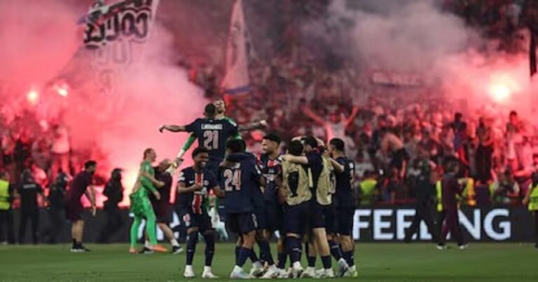 En la foto, disturbios provocados por aficionados del PSG en Múnich