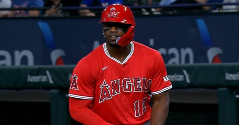 En la foto, el jardinero de los Angeles Jorge Soler