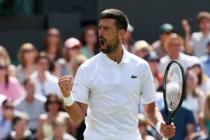 En la foto, Novak Djokovic celebra un punto ante Evans