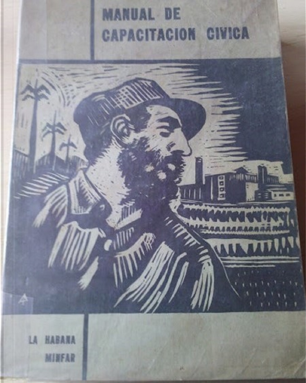 En la foto, la portada del Manual de Capacitación Cívica de las FAR