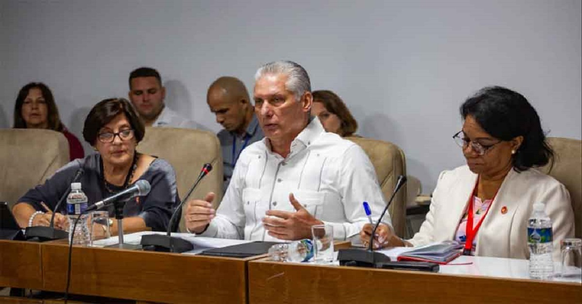 En la foto, Díaz-Canel en la Asamblea Nacional