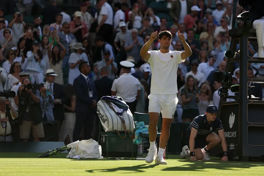 En la foto, el español Carlos Alcaraz tras vencer a Tarvet