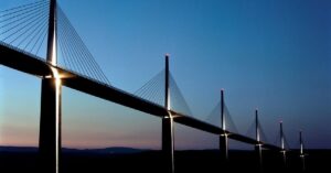 En la foto, el puente de Millau, en Francia
