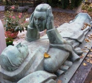 En la foto, la tumba de Fernand Arbelot