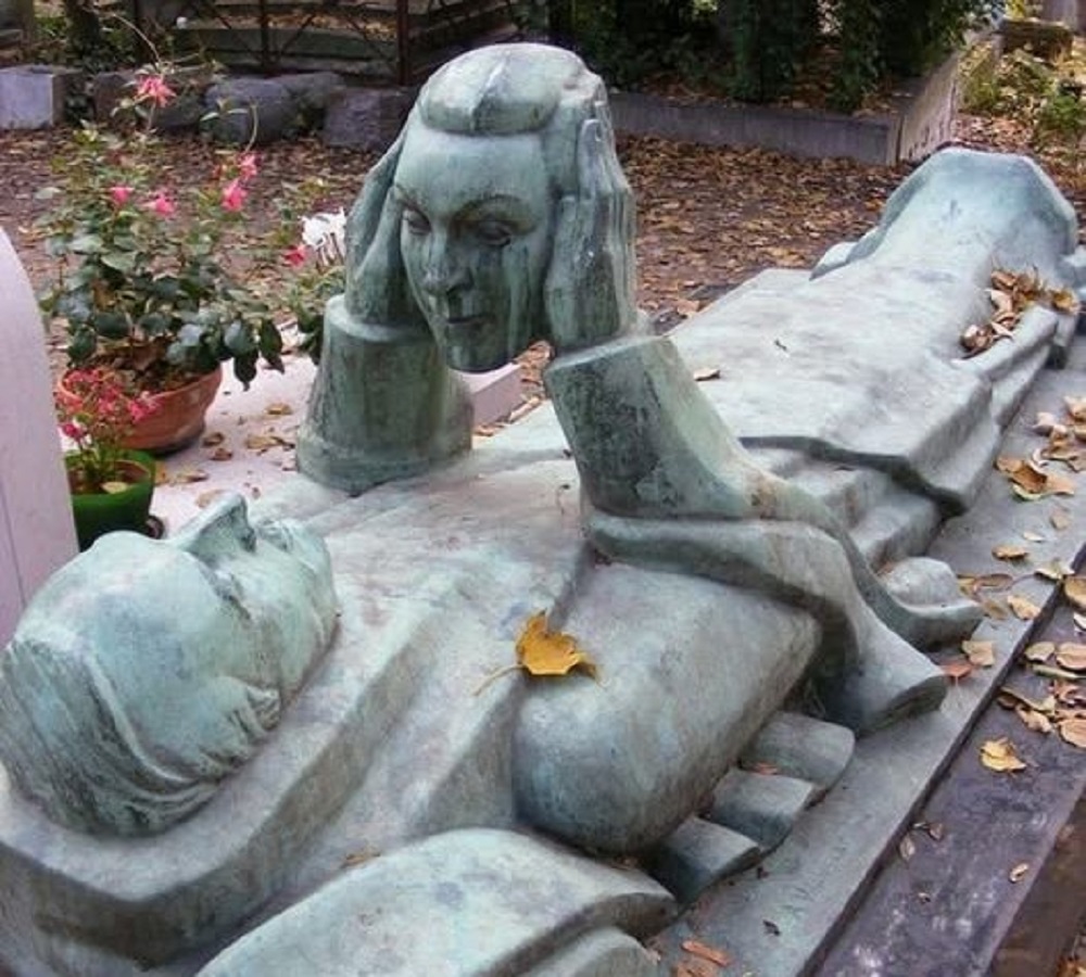 En la foto, la tumba de Fernand Arbelot