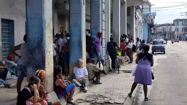 En la foto, una calle cualquiera de Cuba