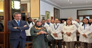 En la foto, médicos cubanos en Calabria