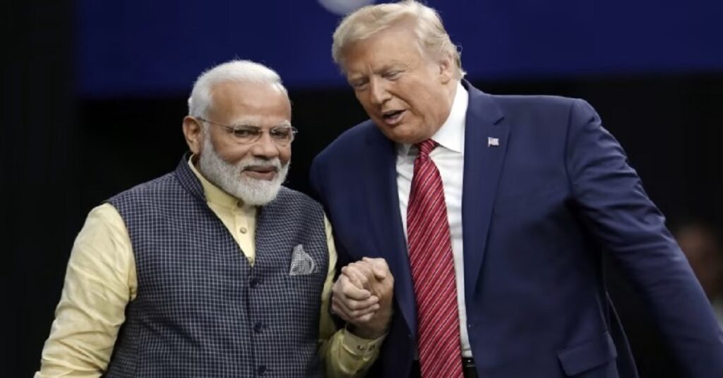 Trump dice que sigue hablando con India después de anunciar que le impondrá aranceles el viernes 7 En la foto, Donald Trump y el primer ministro de la India, Narendra modi