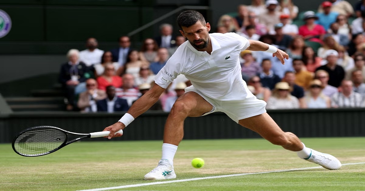 En la foto, Novak Djokovic en un lace del partido ante Flavio Cobolli
