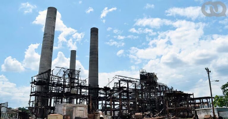 En la foto,un central azucarero desvencijado en Cuba