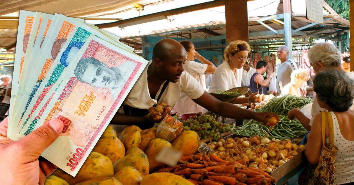 En la foto, alguien muestra la cantidad de dinero que debe pagar para comprar algo en Cuba