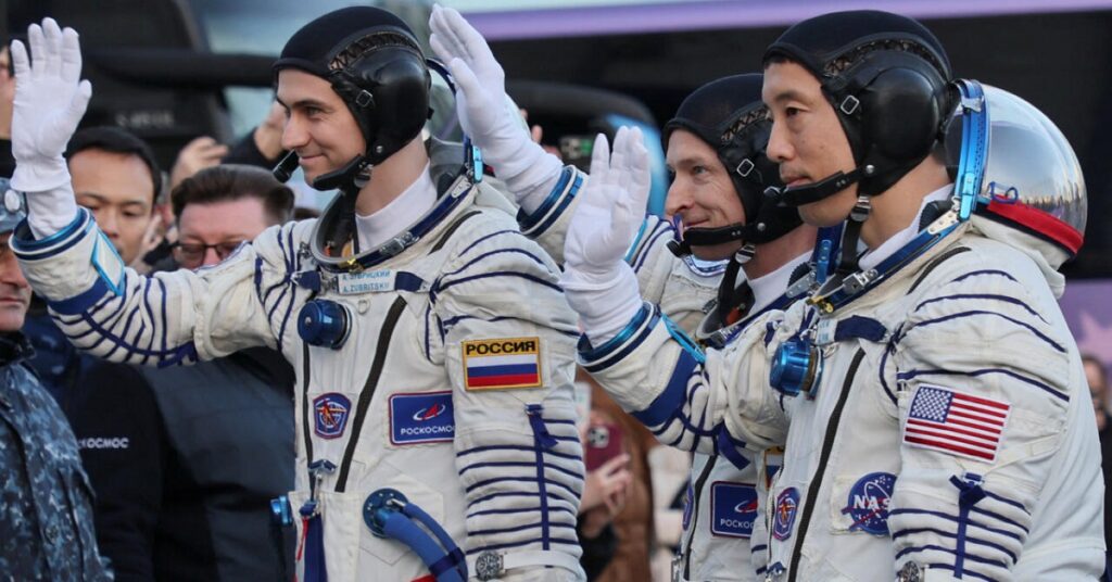 En la foto, cosmonautas rusos y estadounidenses