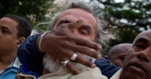 En las foto, fuerzas castristas ahogan el grito de libertad en Cuba (11 de julio de 2021)