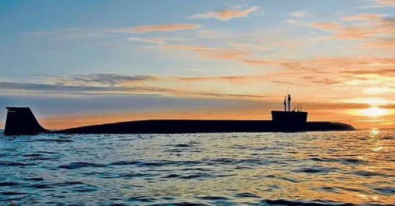 En la foto, un submarino nuclear ruso