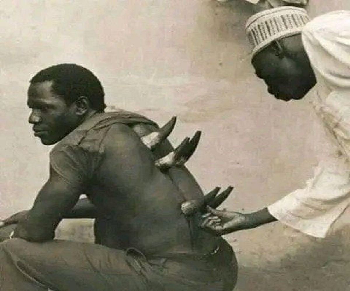 En la foto, un ritual africano