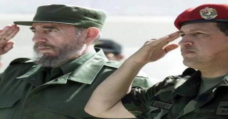 En la foto, Fidel Castro y Hugo Chávez