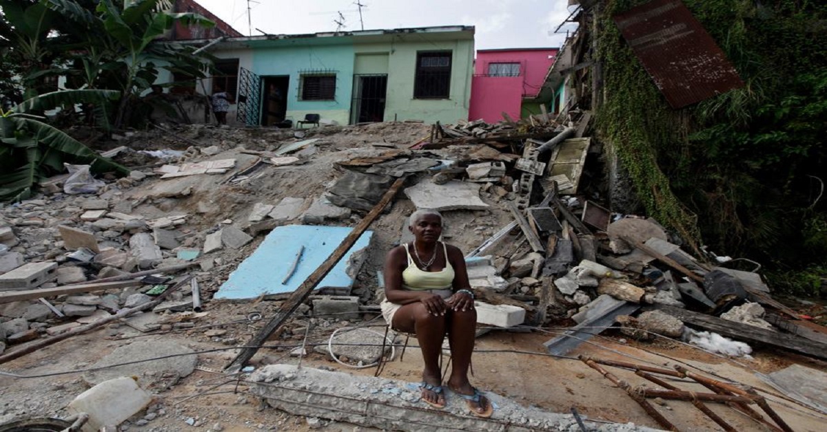 En la foto, La Habana se derrumba