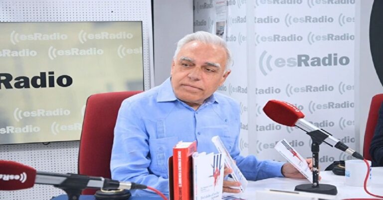 En la foto, el médico cubano exiliado Tony Guedes