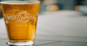 En la foto, un vaso de cerveza