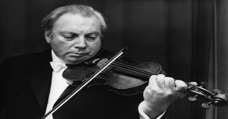 En la foto, el violinista polaco estadounidense Isaac Stern