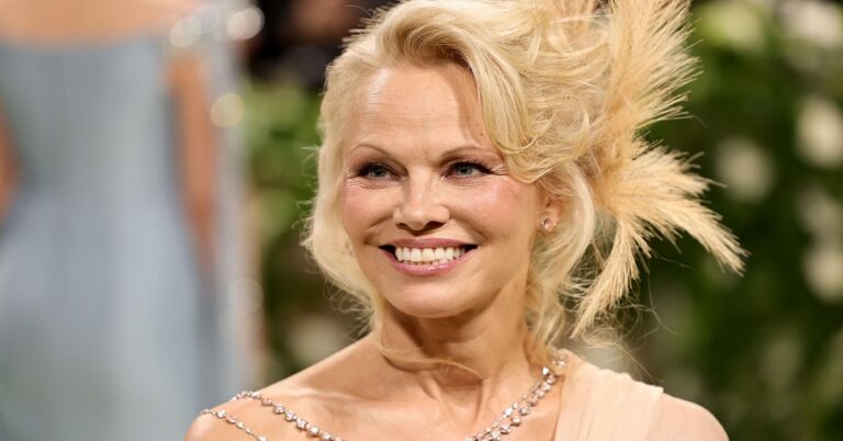 En la foto, Feliz Cumpleaños, Pamela Anderson