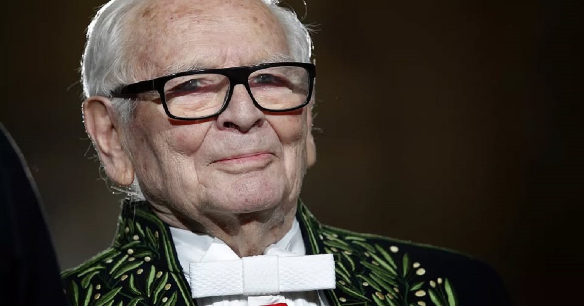 En la foto, el diseñador de modas Pierre Cardin