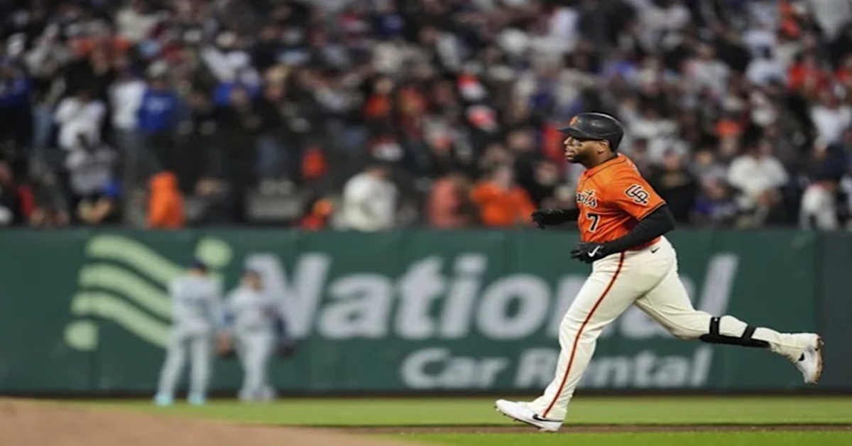 En la foto, Willy Adames recorre las bases tras pegar jojnron ante Dodgers