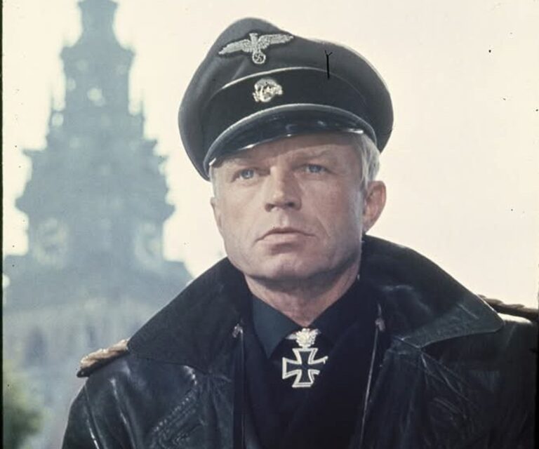 En la foto, Hardy Krüger