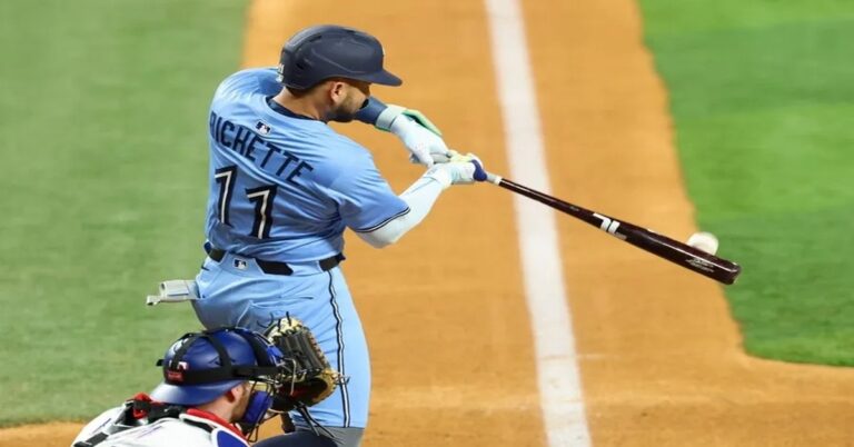 En la foto, Bo Bichette, el jonronero de Toronto ante Yankees