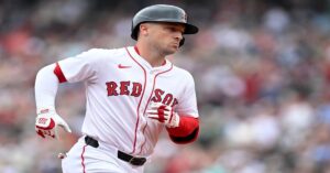 En al foto, Alex Bregamna tras conectar jonrón ante Dodgers