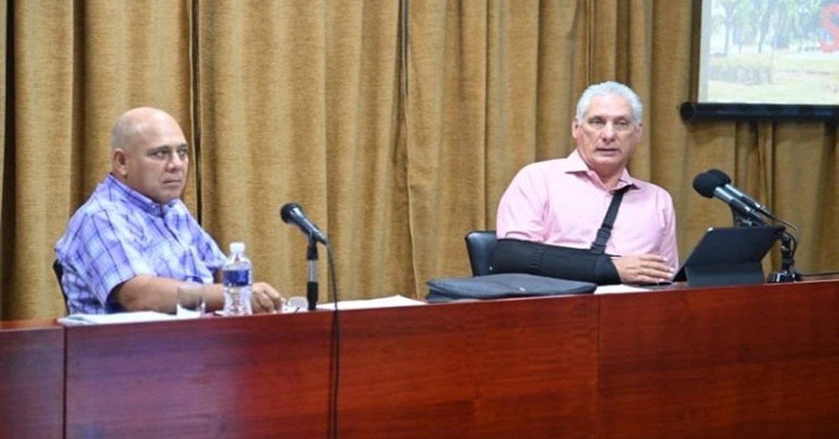 En la foto, Díaz-Canel y Roberto Morales Ojeda