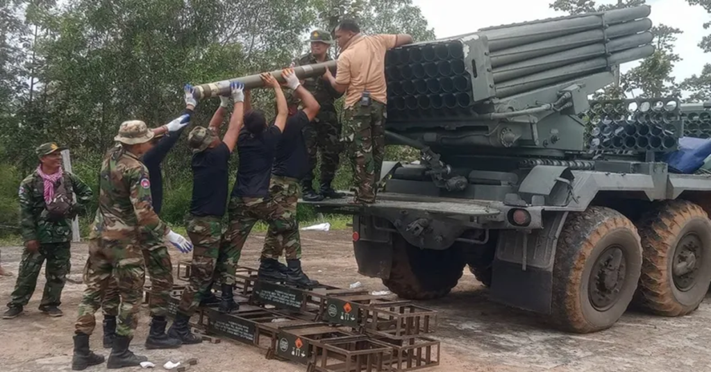 En la foto, escenas de la guerra entre Tailandia y Cambodia