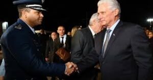 En la foto, Díaz-Canel llega a Río de Janeiro