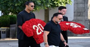 Van Dick y Henderson en el sepelio de Diogo Jota