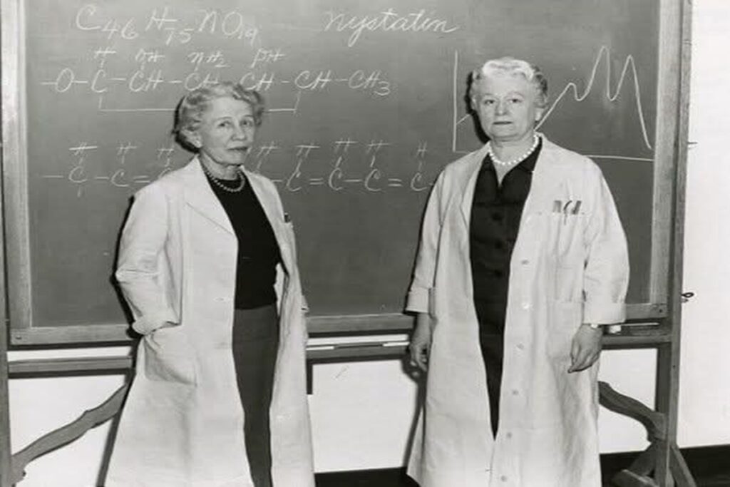 En las foto, las doctiras Racell Fuller y Elizabeth Lee Hazan