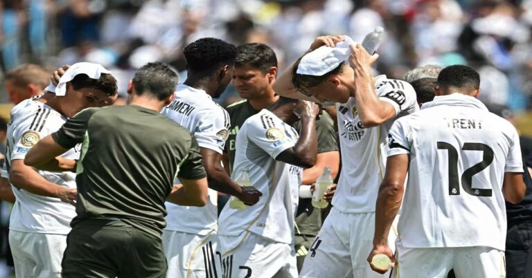 JUgadores se toman un descanso en el Mundial de Clubes