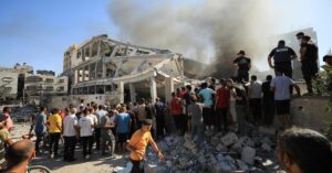 En la foto, bombardeos en Gaza