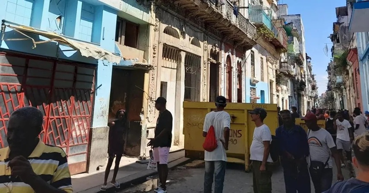 En la foto, lugar de derrumbe en La Habana, donde murió una niña