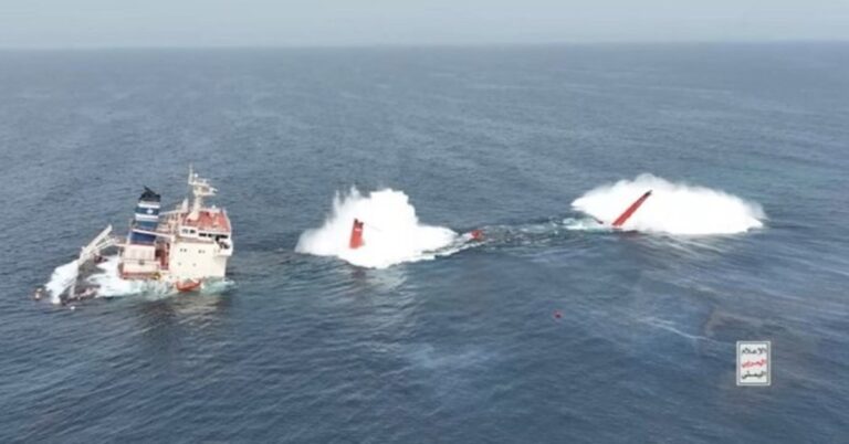 En la foto, el MV Magic Seas hundido