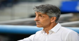 En la foto, el entrenador español Imanol Alguacil