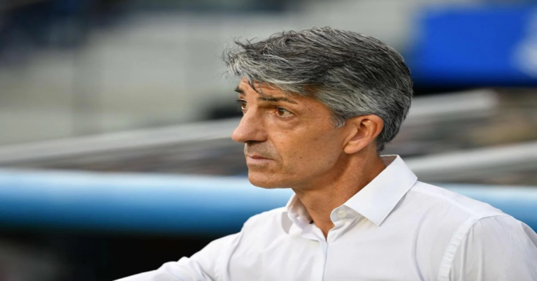 En la foto, el entrenador español Imanol Alguacil