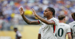 En la foto, el atacante del Chelsea Joao Pedro